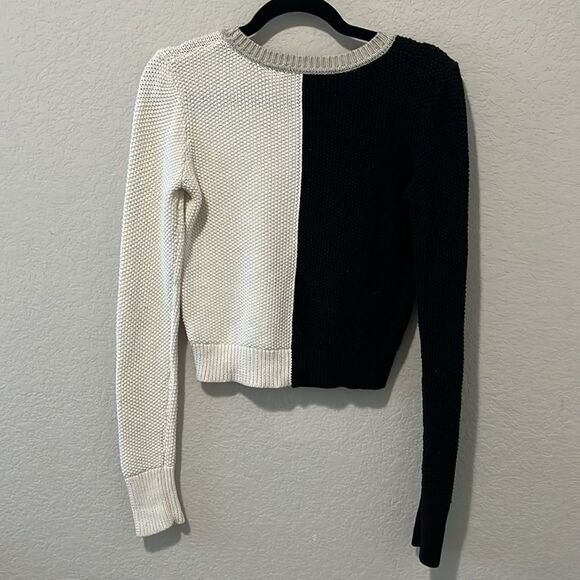 TODD & DUNCAN Black and White Color Block Cropped Long Sleeve Sweater, Size S - Picture 7 of 9